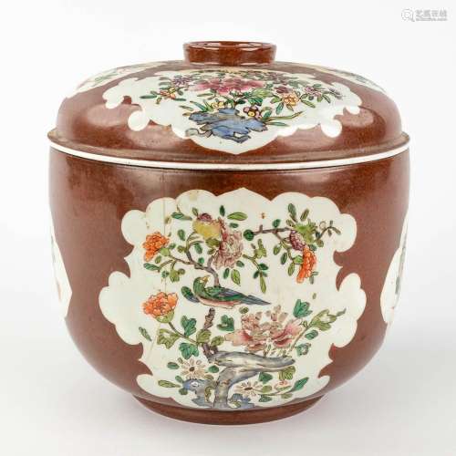 A Chinese vase with lid, capucine porcelain with hand-painte...