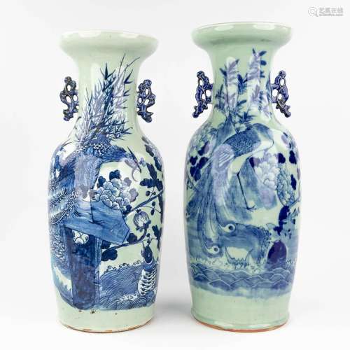 A set of 2 Chinese vases, blue-white decor. 19th/20th C. (H:...