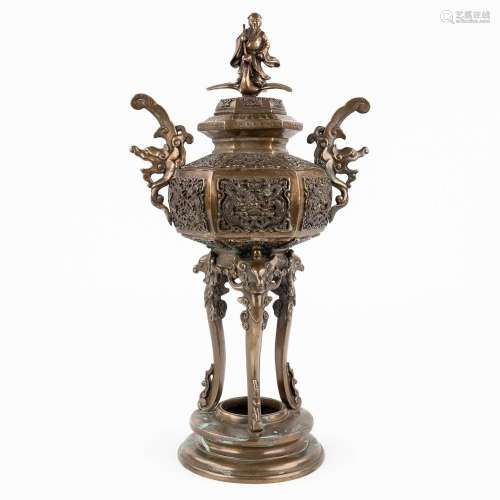 An antique Oriental incense burner, bronze. (L: 14 x W: 22 x...
