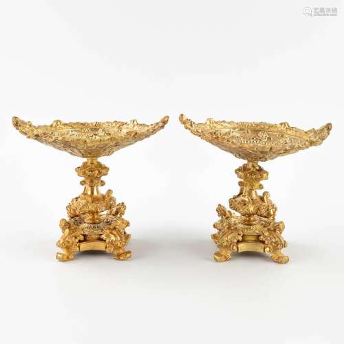 A pair of tazza, gilt bronze. 19th C. (L: 14 x W: 17 x H: 15...