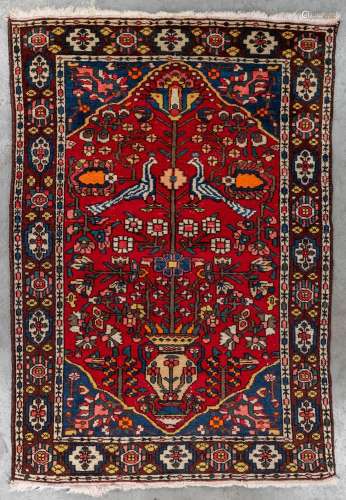 An Oriental hand-made carpet, Baktiari. (L: 205 x W: 145 cm)
