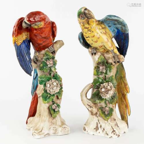 Capodimonte, a pair of parrots with hand-painted decor. 20th...