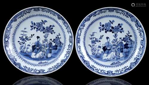 2 porcelain dishes