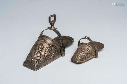 Two Peruvian silver stirrups with floral design, 925/000, 20...