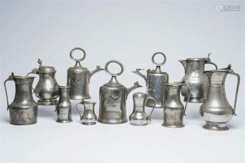 A varied collection of pewter jugs and flagons, a.o. acorn j...