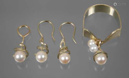 Moderne Schmuckgarnitur mit Perlen