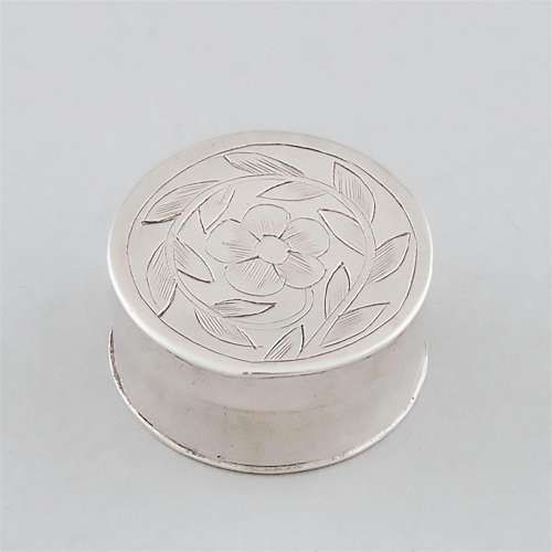 Late 17th Century English Engraved Silver Patch Box, c.1690
