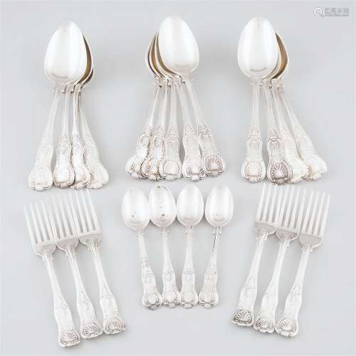 Thirteen Victorian Silver Kings Pattern Table Spoons, Six D