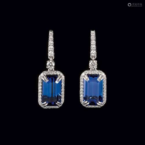 A Pair of colourfine Tanzanite Diamond Earpendants.