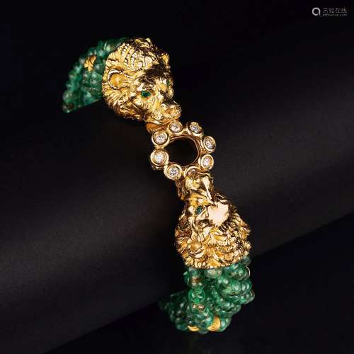 Juwelier Wilm. An Emerald Bracelet with Lion Head Clasps.