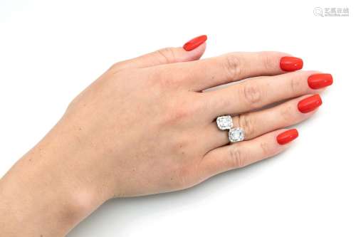 A Toi-et-Moi Diamond Ring.