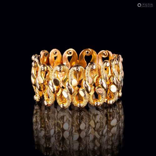 A Vintage Flexi Gold Bracelet.