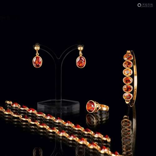 A six-part Gold Jewellery Set with Smoky Quartz.