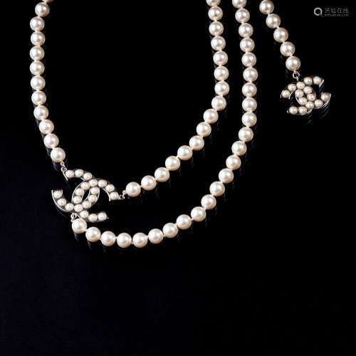 Chanel. A Chain Belt with Faux-Pearls.