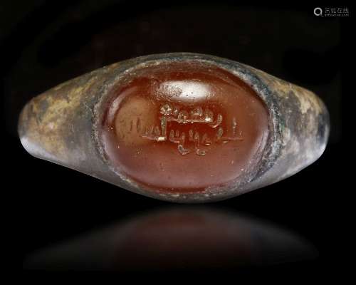 AN AGATE SEAL IN SILVER RING