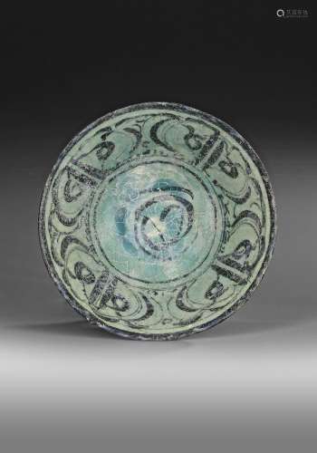 A KASHAN TURQUOISE AND BLACK POTTERY BOWL, PERSIA, 12TH-13TH...