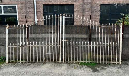 2-part old metal gate