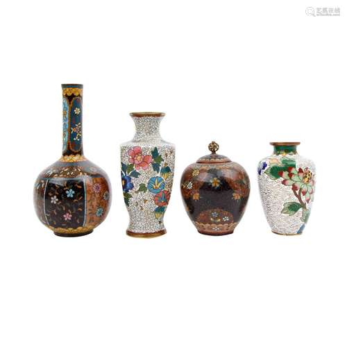 4 Cloisonné-Väschen. JAPAN 19.Jh. und CHINA 20. Jh.