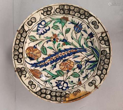 Turquie, période ottomane, Iznik, XVIIe siècle<br />
Plat en...