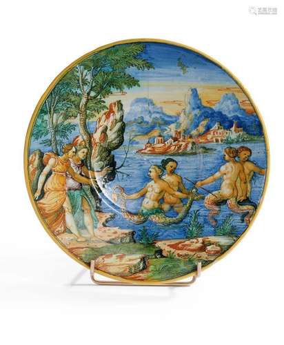 ITALIE, URBINO<br />
Plat rond à décor polychrome en plein d...