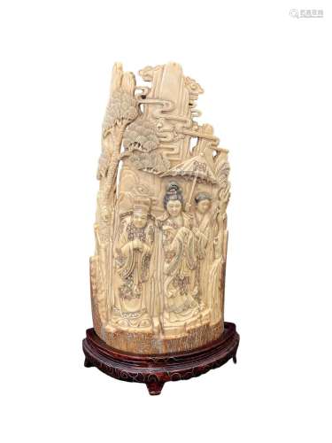 CHINE, XXème siècle - Section de défense de Mammouth sculpté...