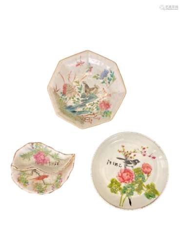 CHINE, Fin XIXème - Trois petites porcelaines à décors en ém...