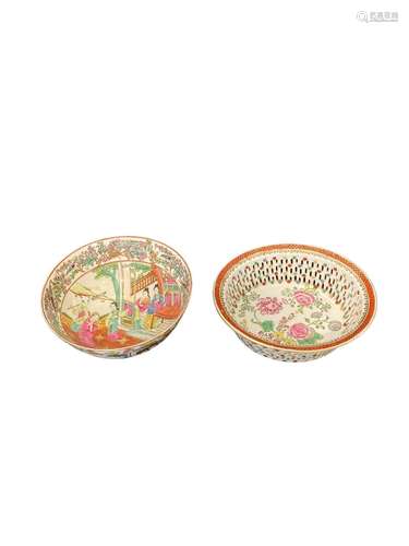 CHINE, XXème Siècle - Lot de deux porcelaines à décors d'éma...