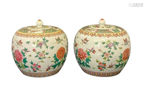 CHINE, milieu du XXème siècle - Deux pots à Gingembre en por...