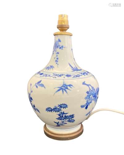 CHINE, période KangXi, fin du XVIIème - Vase en porcelaine b...