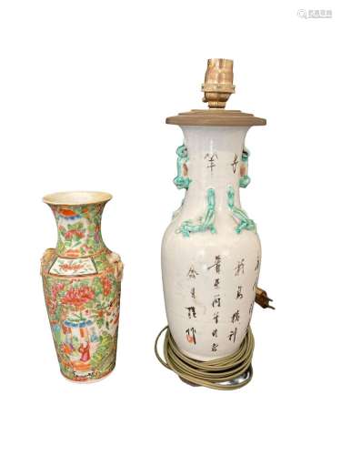 CHINE, Fin XIXème - Lot de deux petits vases balustres en po...