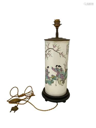 JAPON, XXème siècle - Un vase rouleau. Monté en lampe à déco...