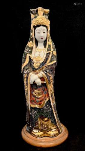 JAPON, vers 1900 - Statuette en porcelaine polychrome de Sat...