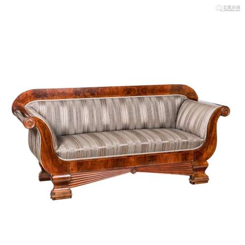 ELEGANTES SALONSOFA DES BIEDERMEIER