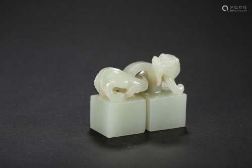 A WHITE JADE CONJOINED 'BEAST' SEAL