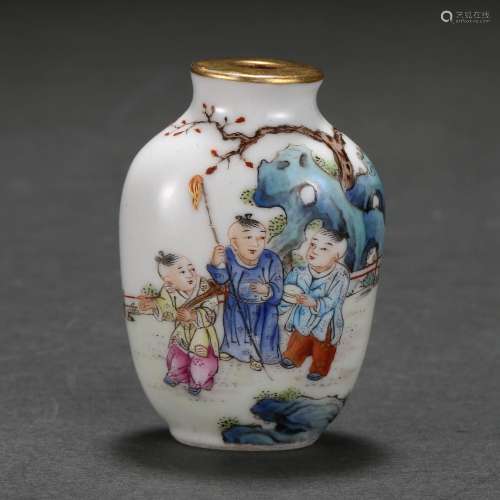 A FAMILLE-ROSE 'BOYS AT PLAY' SNUFF BOTTLE