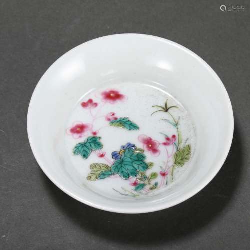 A FAMILLE-ROSE FLORAL BRUSH WASHER