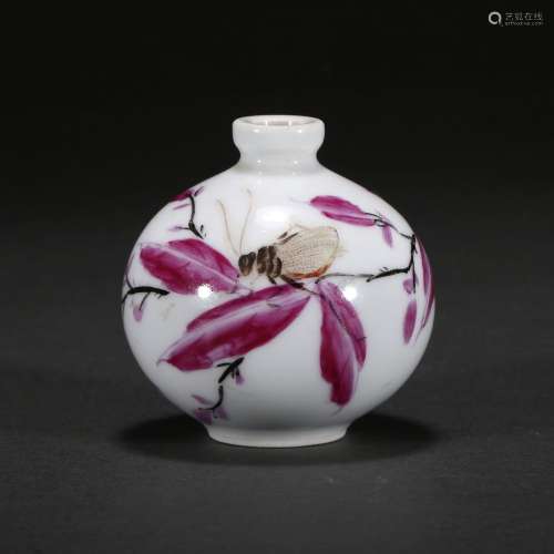 A FAMILLE-ROSE 'INSECTS' SNUFF BOTTLE
