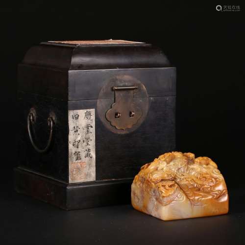 A TIANHUANG SEAL IN A BOX