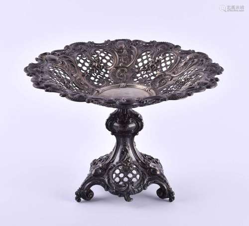 Centerpiece around 1920