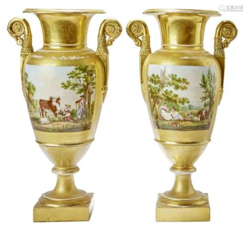 Paar Empire-Vasen mit Landschaftsmalerei, Russland, 1. Dr. 1...