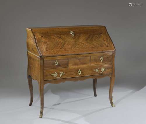 Bureau de pente en noyer et placage de noyer marqueté de fil...