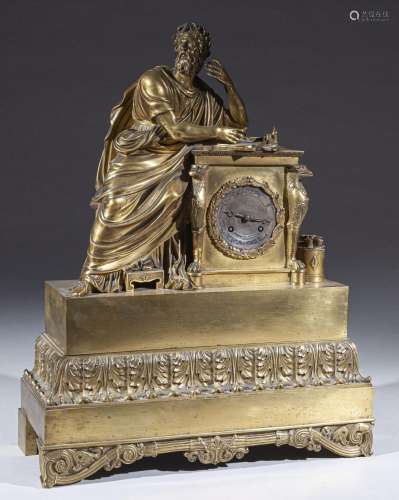 Importante pendule en bronze doré à sujet d'écrivain antique...