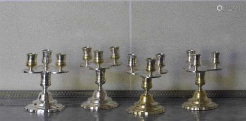 Suite de quatre bouts de table en bronze argenté à trois lum...