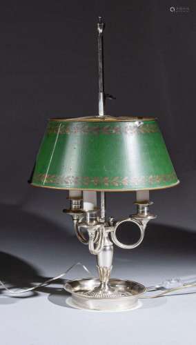 Lampe bouillotte en bronze argenté à trois lumières "au...