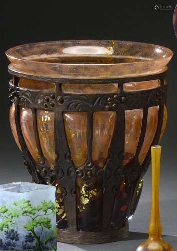 Louis MAJORELLE (1859 - 1926) & DAUM - NANCY<br />
Vase ...