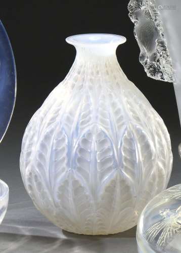 René LALIQUE (1860 - 1945)<br />
Vase « Malesherbes » dit au...