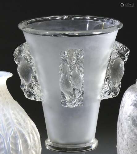 CRISTAL LALIQUE<br />
Vase « Saint-Emilion ». Épreuve en cri...