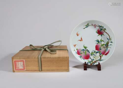 CHINESE PORCELAIN FAMILLE ROSE PEACH PLATE