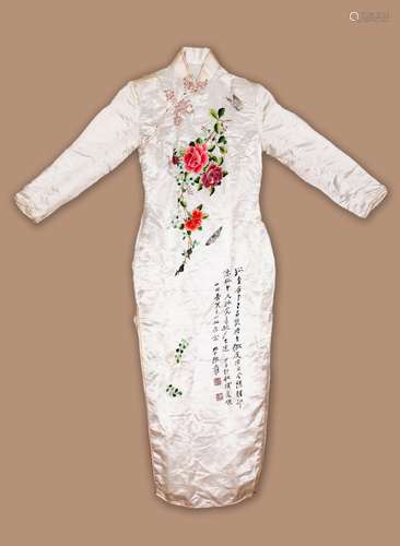 CHINESE LADY ROBE WITH HAND-DRAWN PAINTING OF FLOWER SIGNED ...