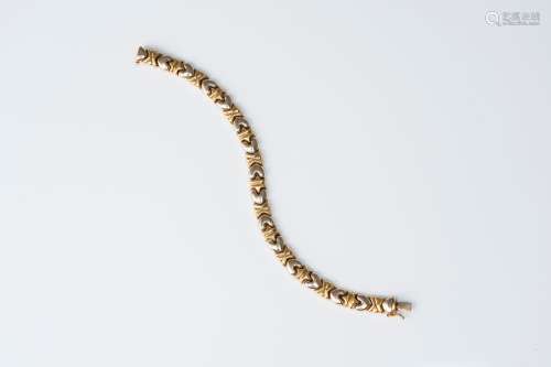 An 18 carat yellow and white gold bracelet, 20th C.